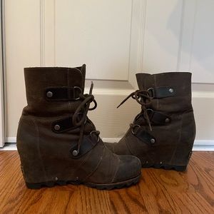 Joan of Arctic Leather Wedge Winter Boots